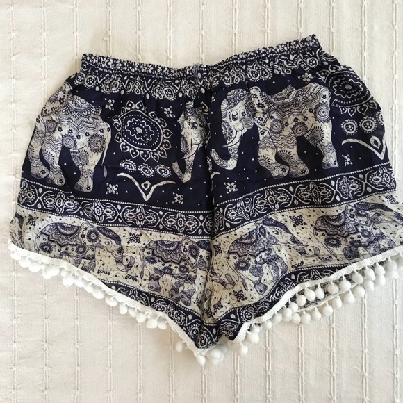 Pants - Pom pom shorts